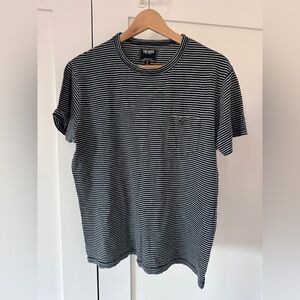 Todd Snyder Striped Blue and White T-Shirt
100% cotton
Medium